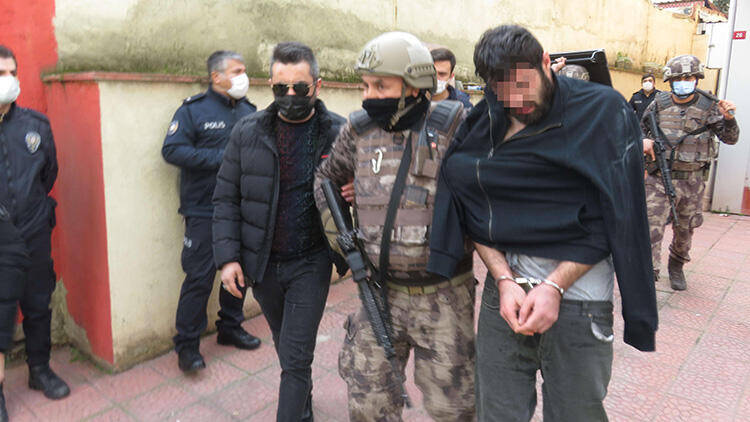 Ataşehir'de bıçakla kendine zarar veren kişi göz altına alındı