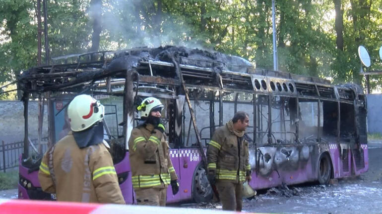 İstanbulda korku dolu anlar Halk otobüsü alev alev yandı
