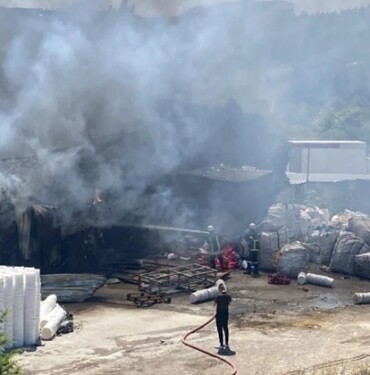 Kocaeli Çayırova' da fabrikada yangın