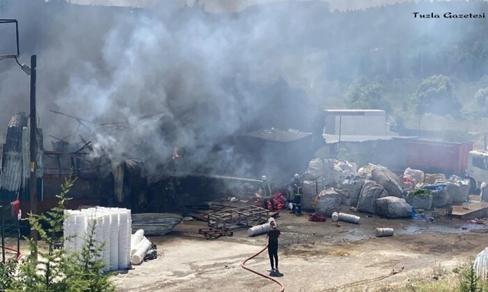 Kocaeli Çayırova' da fabrikada yangın