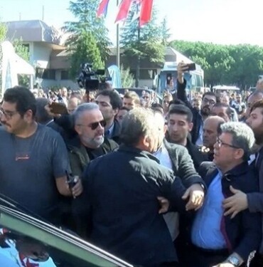 İSKİ tesisi açılışında Dr.Şadi YAZICI' ya protesto tuzla