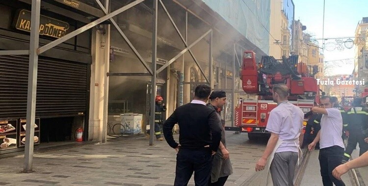 Beyoğlu İstiklal Caddesi'nde yangın