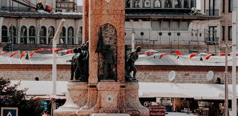 Taksim Meydanı, Taksim Meydanı hangi ilçe sınırları içindedir, Taksim meydanına nasıl gidilir, Taksim meydanı yol tarifi