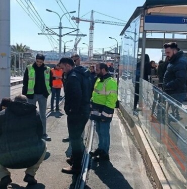 Güngören durağında Tramvay raydan çıktı