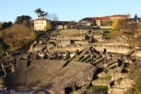 İznik Roma Tiyatrosu Tarih Özellikler ve Ziyaret Rehberi