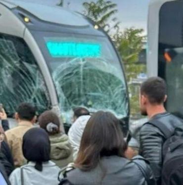 Uzunçayır Kadıköy'de Metrobüs kazası