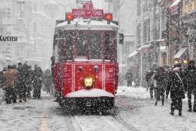 İstanbul'a Lapa Lapa Kar Geliyor