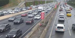 İstanbul'da Şiddetli Sağanak Trafik Yoğunluğu Yüzde 80' geçti