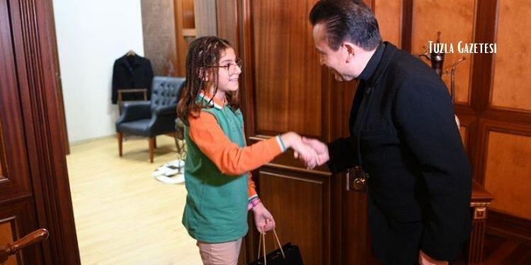 Osmangazi okulu Öğrencileri Başkan Yazıcı’yı Makamında Ziyaret Etti