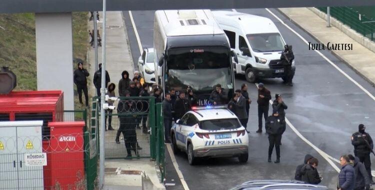 Tuzla Geri Gönderme Merkezi'ne kaçak göçmen taşıyan otobüs kaza yaptı.